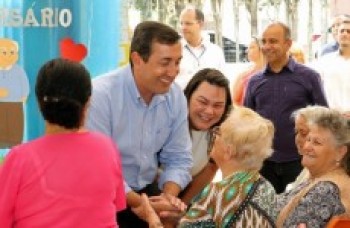 Prefeito visita Centro Dia do Idoso