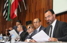 Reajuste salarial de servidores vai a votação hoje na Câmara