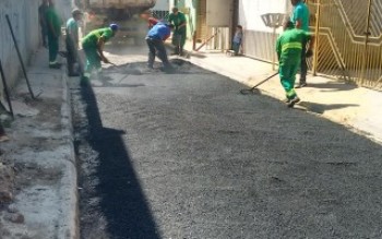 Rua na Vila Jamil tem serviço de asfalto