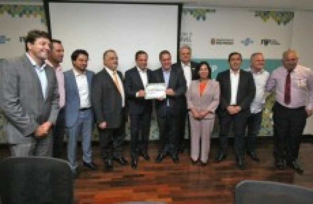 Melo defende fortalecimento dos municípios durante evento