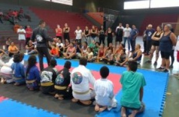 Projeto em Itaquá abre turma de Defesa Pessoal feminina