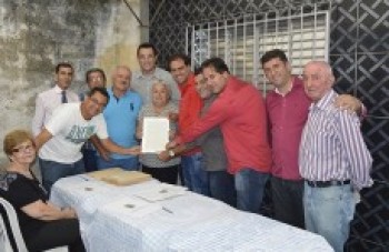 Moradores do Núcleo Belvedere recebem escritura dos imóveis
