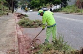 Cuida Mogi realiza serviços de varrição em dois bairros da cidade