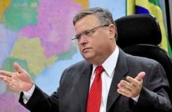 Ministro avalia medidas para defender a carne brasileira