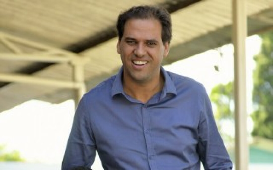 Gian Lopes entrega uniformes em mais quatro escolas: