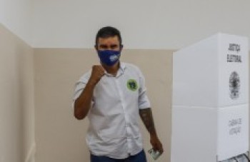 Caio Cunha vira e vence com 58,67% dos votos