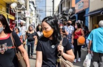 Jovens e adultos são os mais atingidos pelo coronavírus