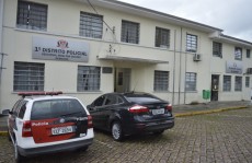 Mulher é baleada durante assalto