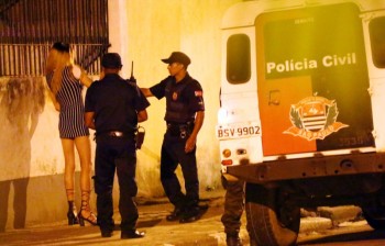 Ação combate a prostituição e o tráfico na Vila Amorim