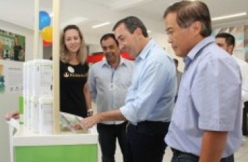 Prefeito vai à abertura da Mostra do Banco do Povo