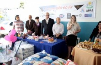 Apae recebe doação de cestas básicas