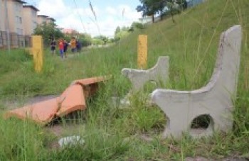 Falta de manutenção 'expulsa' população de praça pública