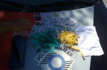 Maconha, cocaína e crack são apreendidos em Jundiapeba