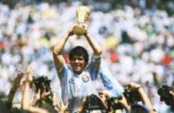 Morre o craque MARADONA