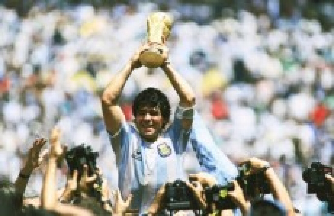 Morre o craque MARADONA