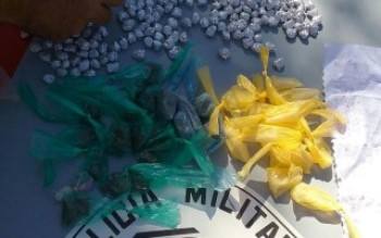 ? Maconha, cocaína e crack são apreendidos em Jundiapeba