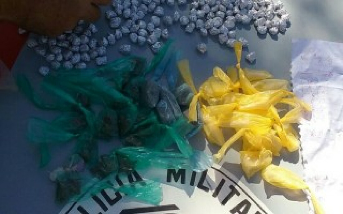 ? Maconha, cocaína e crack são apreendidos em Jundiapeba