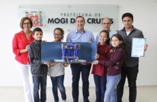 Alunos de escola municipal recebem premiação da Nasa