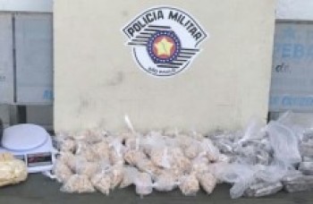 PM apreende drogas em Jundiapeba