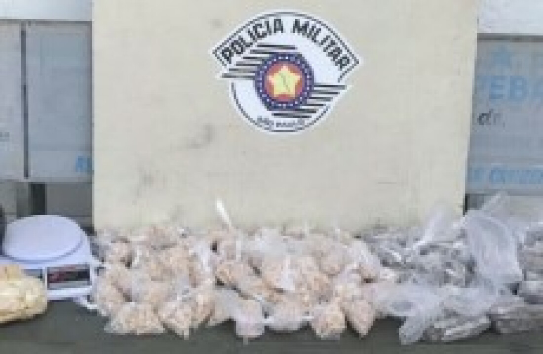 PM apreende drogas em Jundiapeba