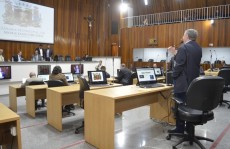 Prefeito vai a Brasília pedir viadutos e nova maternidade