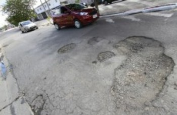 Serviço de tapa-buraco deve começar até o final do mês