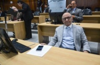 Número de candidatos e abstenções tiraram vereadores do Legislativo