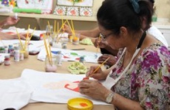 Oficinas têm 120 vagas para pintura e manicure