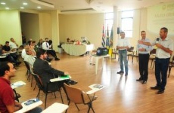 Encontro de empresários reúne 30 empreendedores