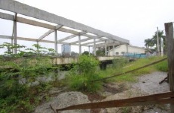 Obra da nova Câmara de Ferraz está abandonada