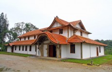 Peças singulares em madeira nobre estão no Casarão do Chá