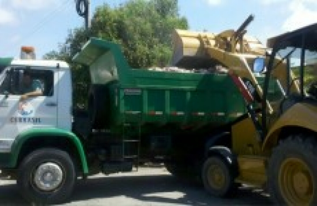 Cata-Tranqueira percorre quatro bairros da cidade
