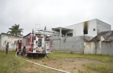 Botijão de gás explode e destrói clube de poker