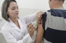 Vacinação tem início sem fila nos postos de saúde da região