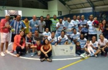 'Carmela' e '100%' conquistam títulos
