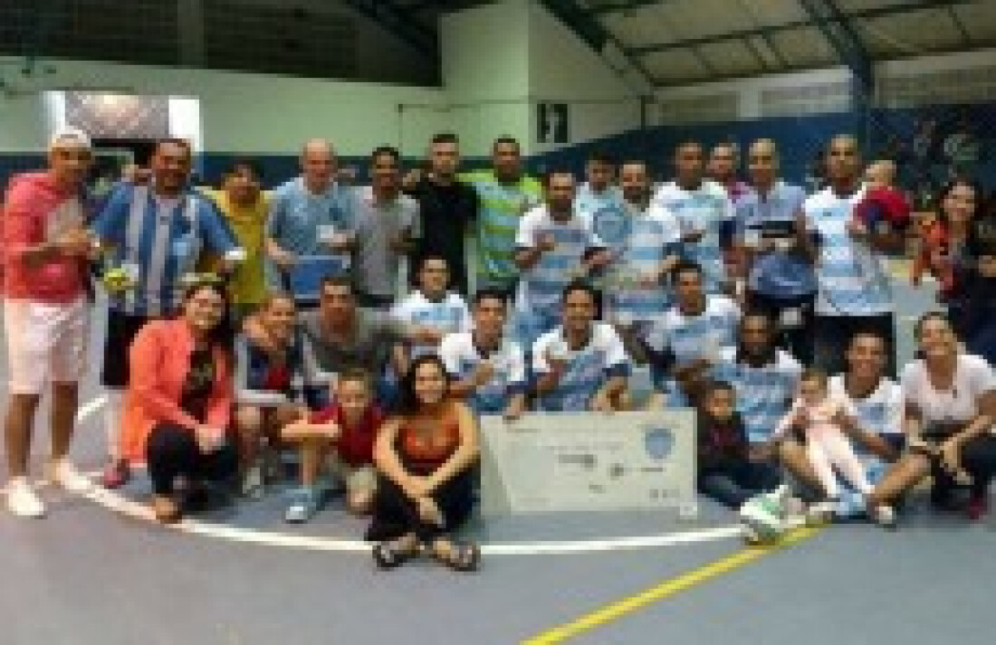 'Carmela' e '100%' conquistam títulos