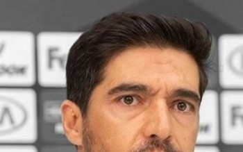 Técnico Abel Ferreira é apresentado ao elenco
