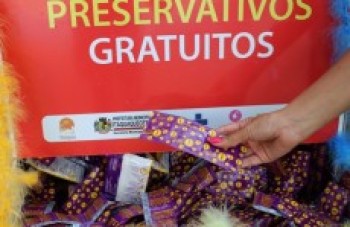 Campanha distribui 90 mil preservativos