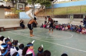 Alunos conhecem dois índios pernambucanos