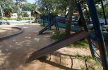 Parque sem manutenção preocupa pais em Poá: