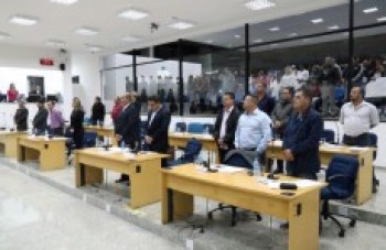 Denúncia contra Denis é arquivada