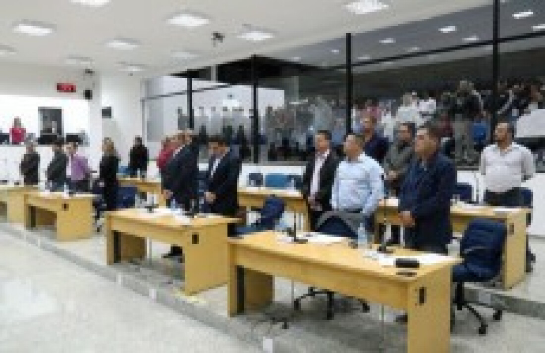Denúncia contra Denis é arquivada