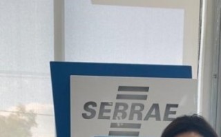Candidata assina termo pelo empreendedorismo