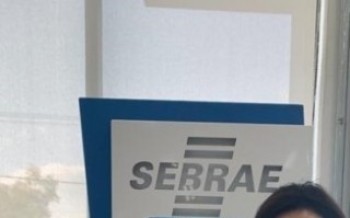 Candidata assina termo pelo empreendedorismo