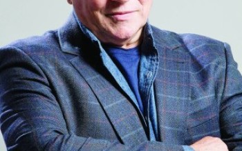 Fãs e amigos se despedem do cantor Jerry Adriani no Rio