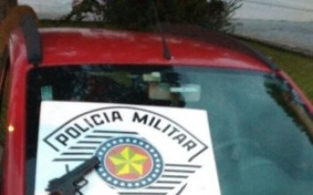 Dois são presos por roubo de veículo