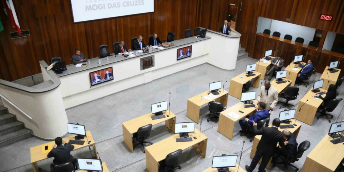 Vereadores aprovam projeto e homenagens