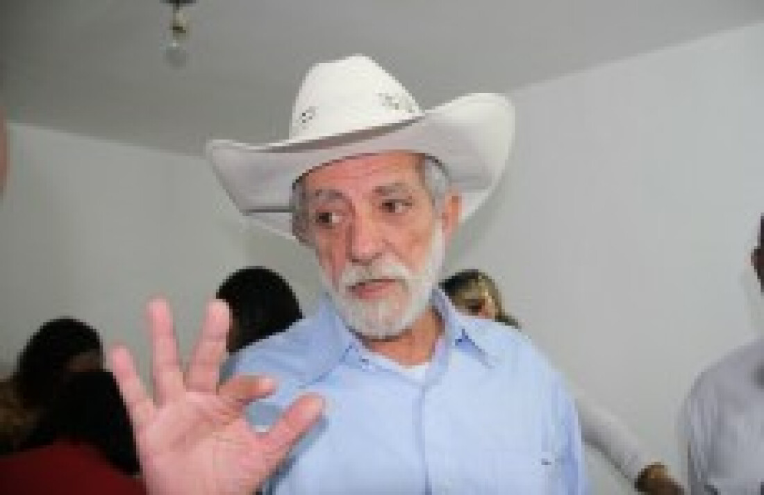 Ferraz mantém comissionados mesmo com decisão da Justiça