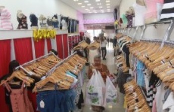 Varejo deve reduzir contratações em 20%