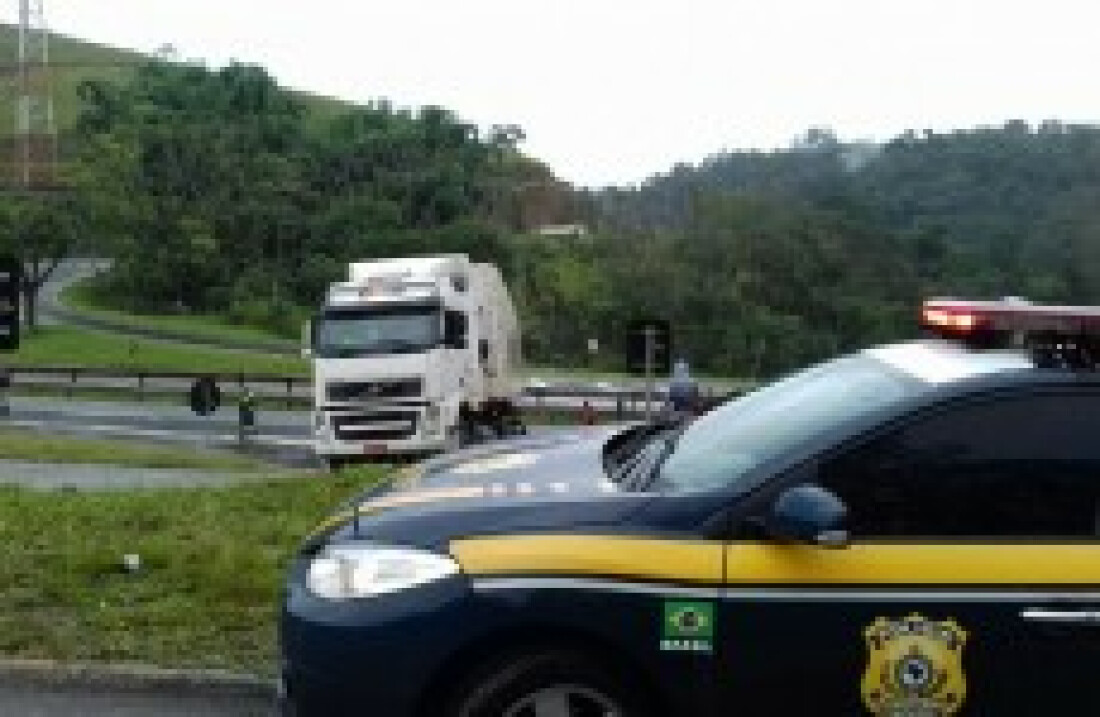 Polícia Rodoviária recupera carreta: